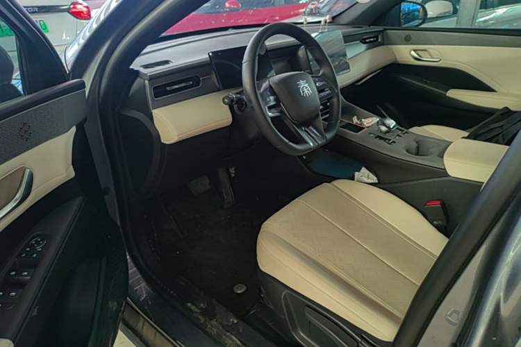 Used BYD Qin PLUS 2025 DM-i Smart Drive 55KM Leading Model Driver Seat