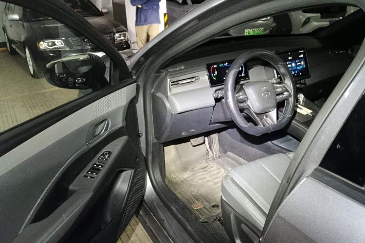 Used BYD Qin PLUS 2025 DM-i Smart Drive 55KM Leading Model Driver Seat