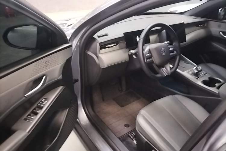 Used BYD Qin PLUS 2025 DM-i Smart Drive 55KM Leading Model Driver Seat