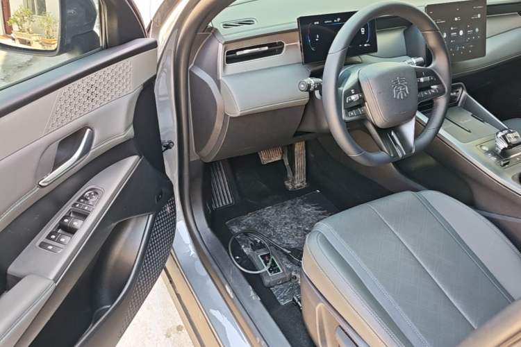 Used BYD Qin PLUS 2025 DM-i Smart Drive 55KM Leading Model Driver Seat