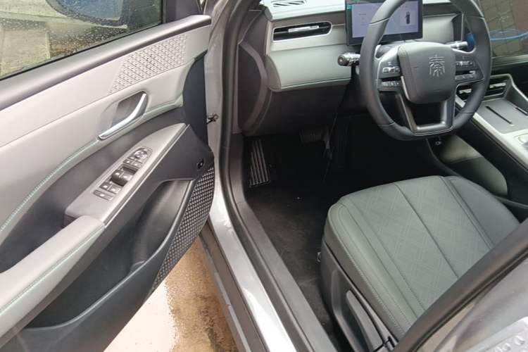 Used BYD Qin PLUS 2025 EV Smart Drive Edition 420KM Leading Model Driver Seat