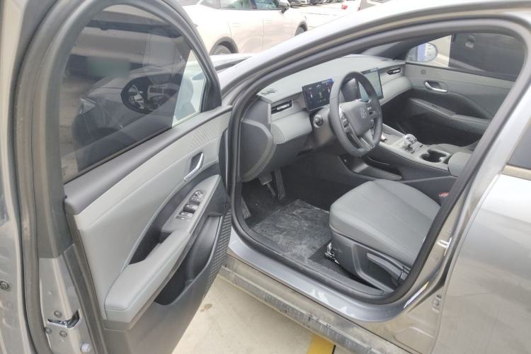 Used BYD Qin PLUS 2025 DM-i Smart Drive 55KM Leading Model Driver Seat