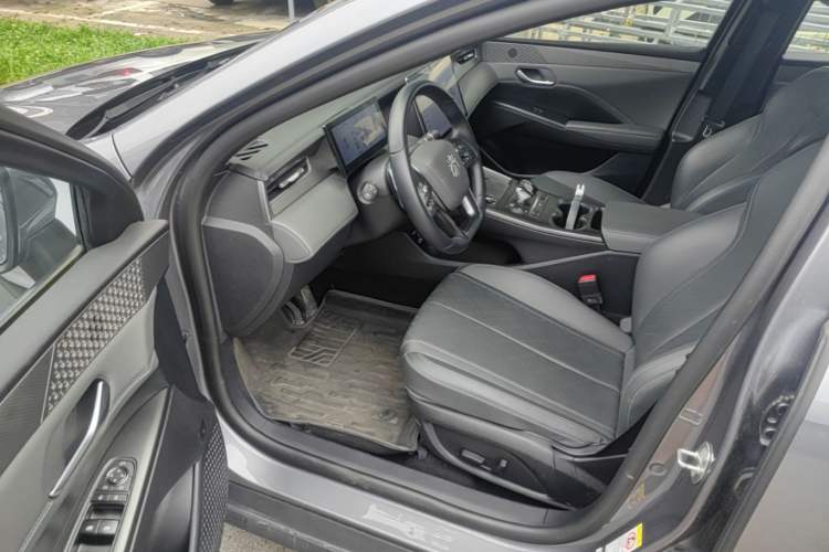Used BYD Qin PLUS 2025 DM-i Smart Drive 120KM Superior Model Driver Seat