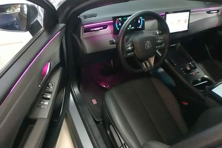 Used BYD Qin PLUS 2025 DM-i Smart Drive 55KM Leading Model Driver Seat