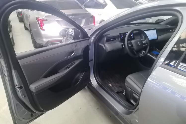 Used BYD Qin PLUS 2025 DM-i Smart Drive 55KM Leading Model Driver Seat