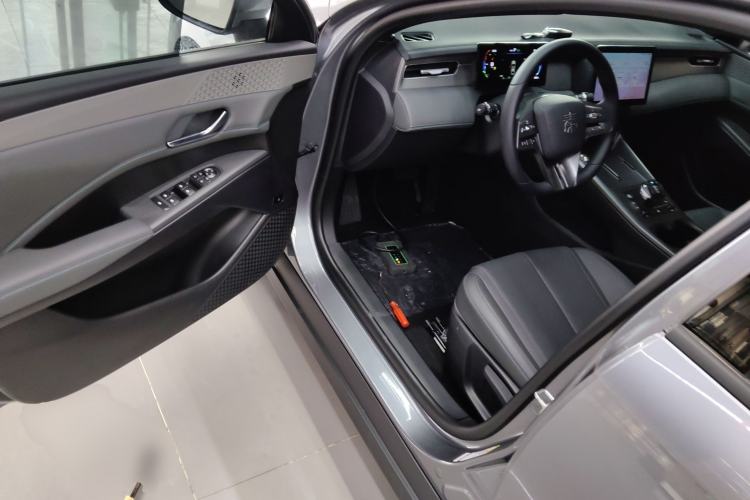 Used BYD Qin PLUS 2025 DM-i Smart Drive 55KM Leading Model Driver Seat