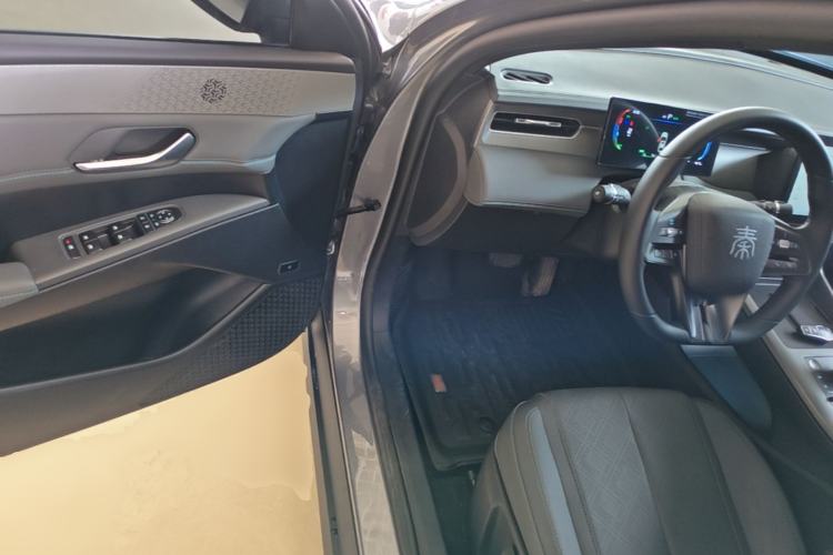 Used BYD Qin PLUS 2025 DM-i Smart Drive 55KM Leading Model Driver Seat