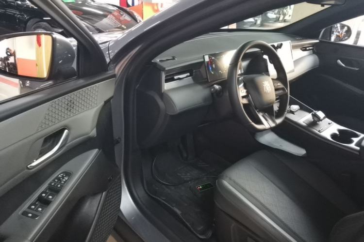 Used BYD Qin PLUS 2025 DM-i Smart Drive 55KM Leading Model Driver Seat