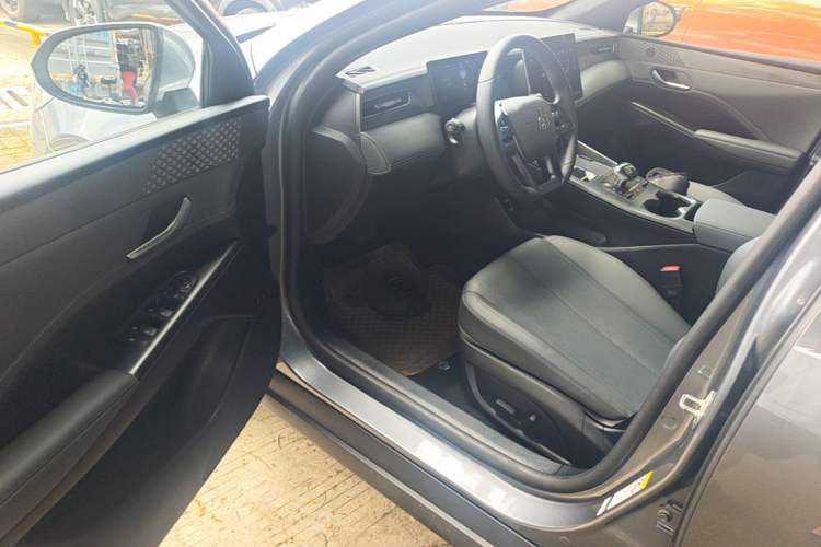 Used BYD Qin PLUS 2025 DM-i Smart Drive 120KM Superior Model Driver Seat