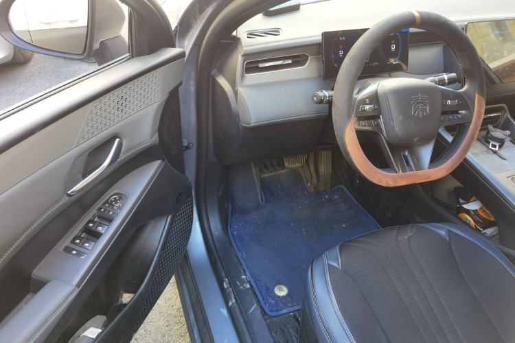 Used BYD Qin PLUS 2025 DM-i Smart Drive 55KM Leading Model Driver Seat