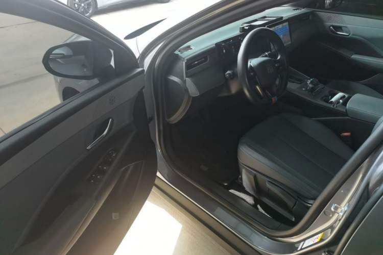 Used BYD Qin PLUS 2025 DM-i Smart Drive 55KM Leading Model Driver Seat