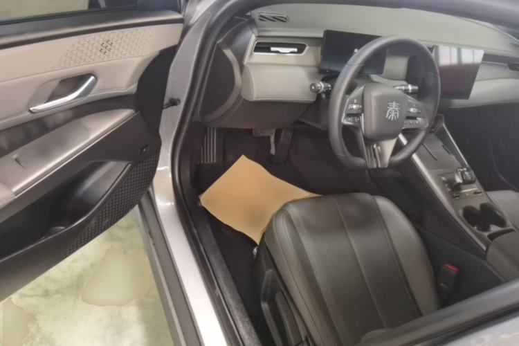 Used BYD Qin PLUS 2025 DM-i Smart Drive 55KM Leading Model Driver Seat