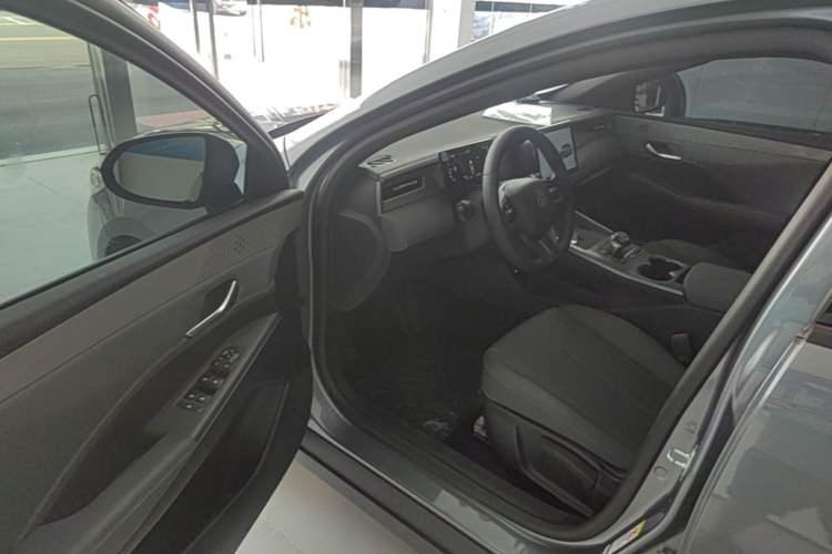 Used BYD Qin PLUS 2025 DM-i Smart Drive 55KM Leading Model Driver Seat