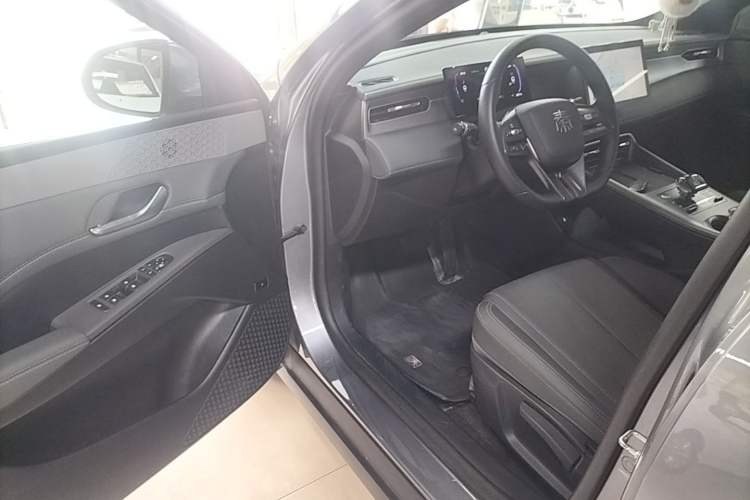Used BYD Qin PLUS 2025 DM-i Smart Drive 55KM Leading Model Driver Seat