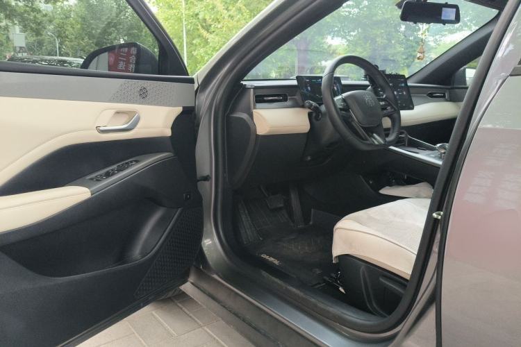 Used BYD Qin PLUS 2025 DM-i Smart Drive 55KM Leading Model Driver Seat