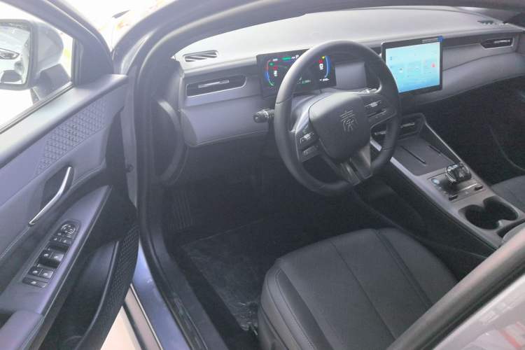 Used BYD Qin PLUS 2025 DM-i Smart Drive 55KM Leading Model Driver Seat