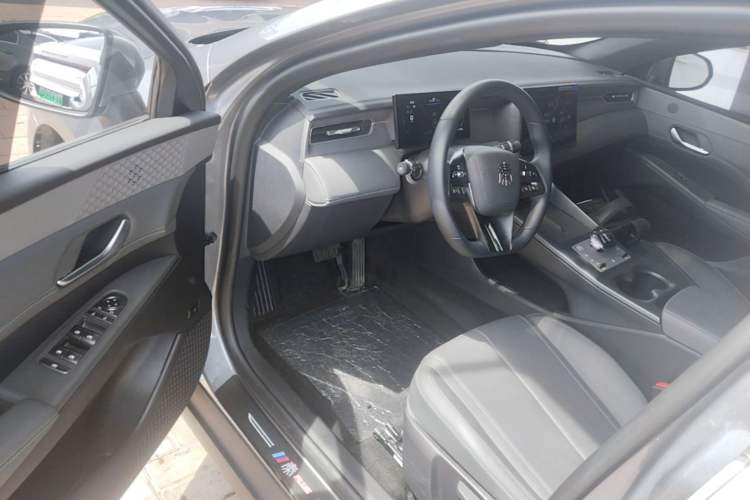 Used BYD Qin PLUS 2025 DM-i Smart Drive 55KM Leading Model Driver Seat