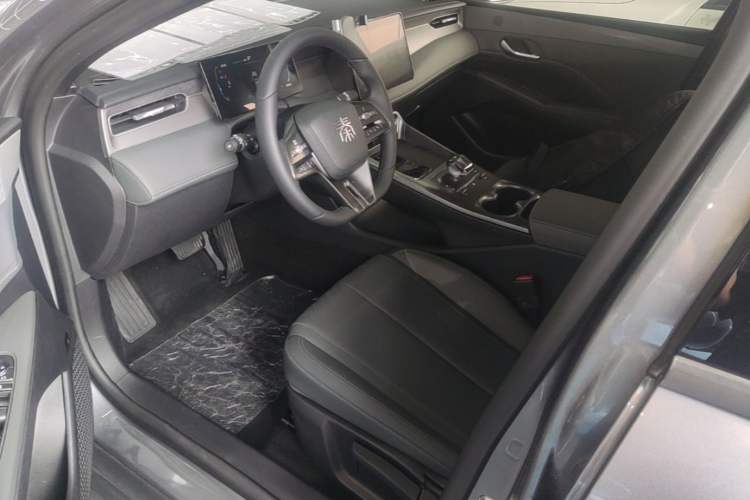 Used BYD Qin PLUS 2025 DM-i Smart Drive 55KM Leading Model Driver Seat