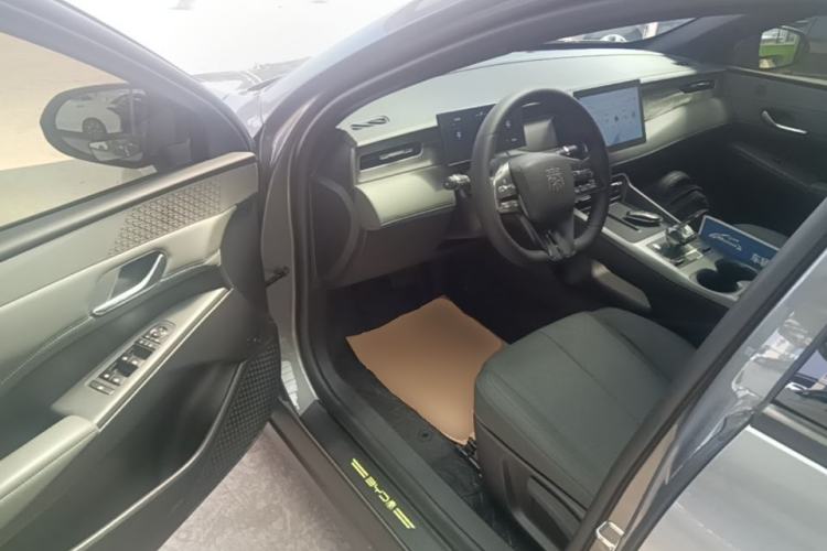Used BYD Qin PLUS 2025 DM-i Smart Drive 55KM Leading Model Driver Seat
