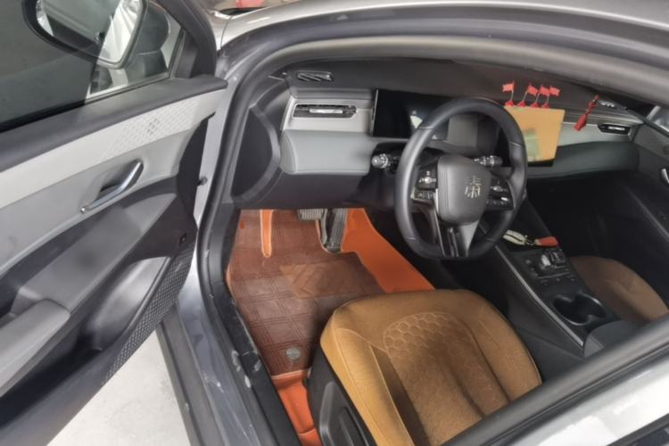 Used BYD Qin PLUS 2025 DM-i Smart Drive 55KM Leading Model Driver Seat