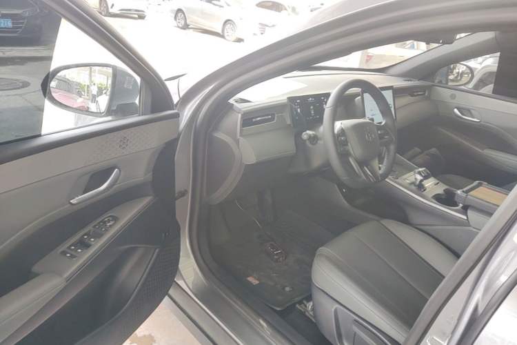 Used BYD Qin PLUS 2025 DM-i Smart Drive 55KM Leading Model Driver Seat