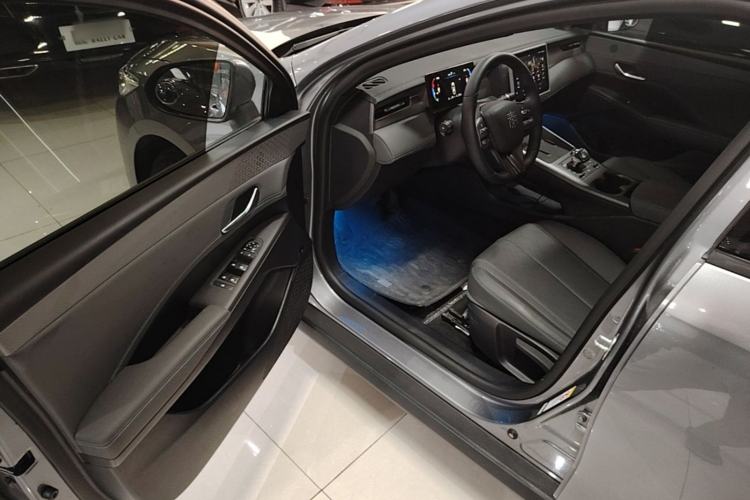 Used BYD Qin PLUS 2025 DM-i Smart Drive 55KM Leading Model Driver Seat