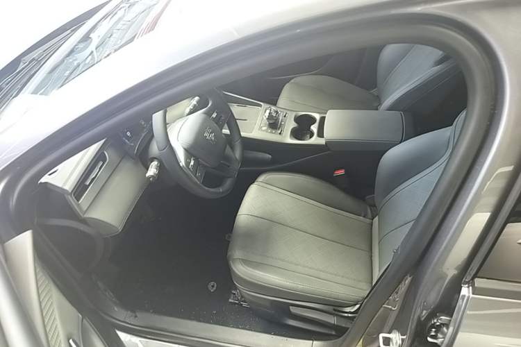 Used BYD Qin PLUS 2025 DM-i Smart Drive 55KM Leading Model Driver Seat