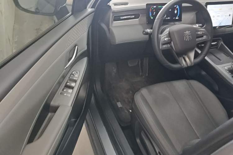 Used BYD Qin PLUS 2025 DM-i Smart Drive 55KM Leading Model Driver Seat