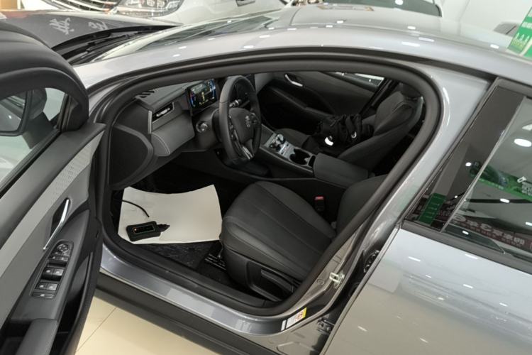Used BYD Qin PLUS 2025 DM-i Smart Drive 55KM Leading Model Driver Seat