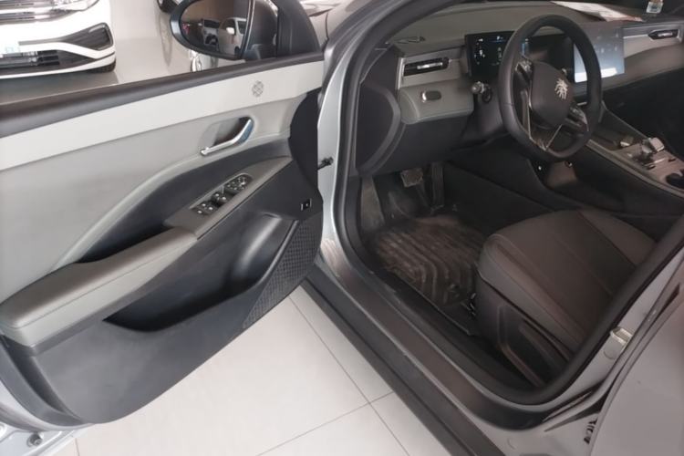 Used BYD Qin PLUS 2025 DM-i Smart Drive 55KM Leading Model Driver Seat