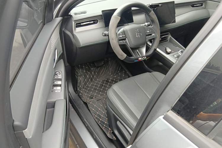 Used BYD Qin PLUS 2025 DM-i Smart Drive 55KM Leading Model Driver Seat