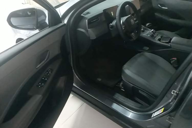 Used BYD Qin PLUS 2025 DM-i Smart Drive 55KM Leading Model Driver Seat