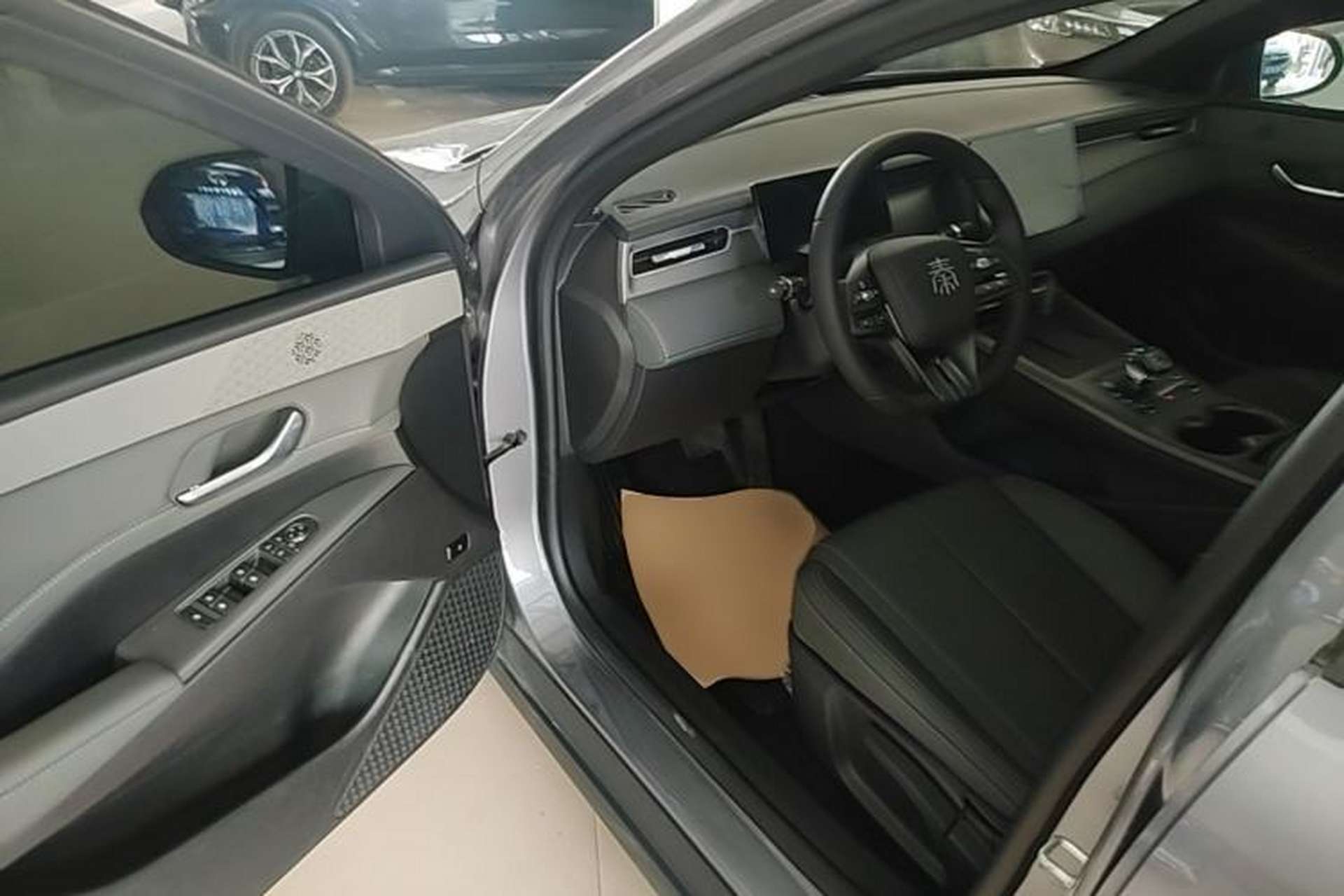 Used BYD Qin PLUS 2025 DM-i Smart Drive 55KM Leading Model Driver Seat
