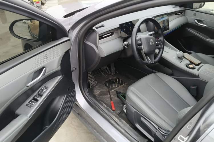Used BYD Qin PLUS 2025 DM-i Smart Drive 55KM Leading Model Driver Seat