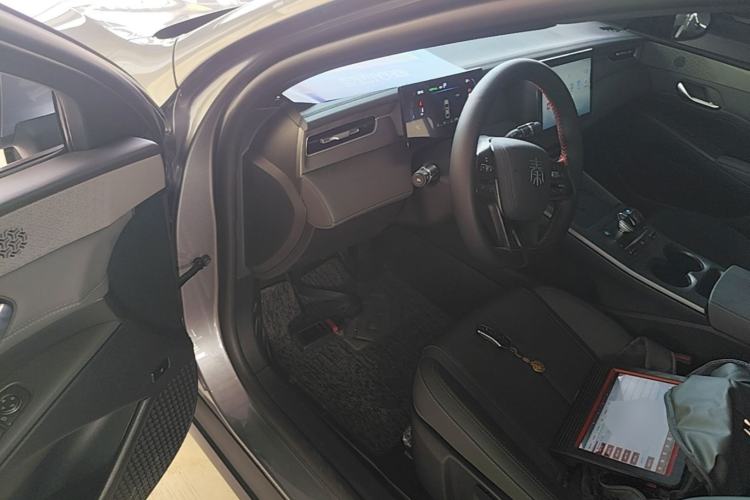 Used BYD Qin PLUS 2025 DM-i Smart Drive 55KM Leading Model Driver Seat