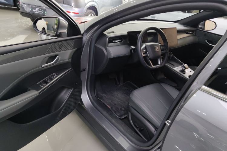 Used BYD Qin PLUS 2025 DM-i Smart Drive 120KM Superior Model Driver Seat