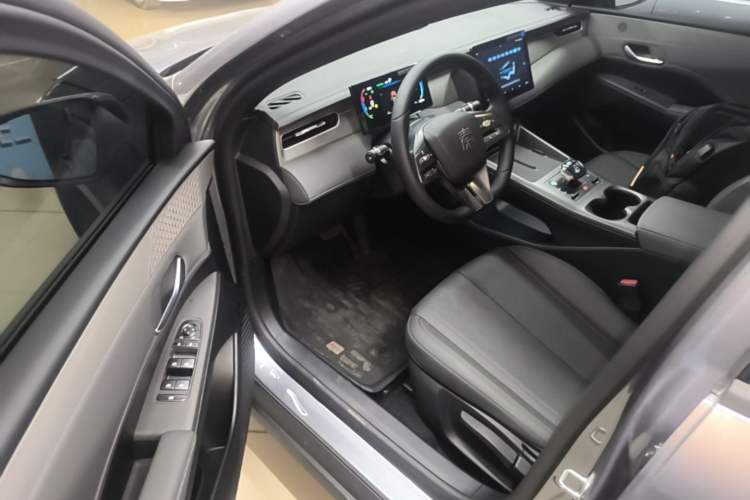 Used BYD Qin PLUS 2025 DM-i Smart Drive 55KM Leading Model Driver Seat