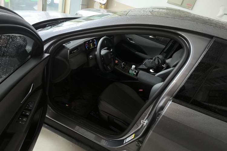 Used BYD Qin PLUS 2025 DM-i Smart Drive 55KM Leading Model Driver Seat
