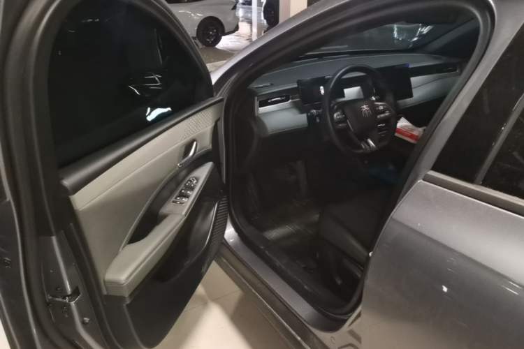 Used BYD Qin PLUS 2025 DM-i Smart Drive 55KM Leading Model Driver Seat