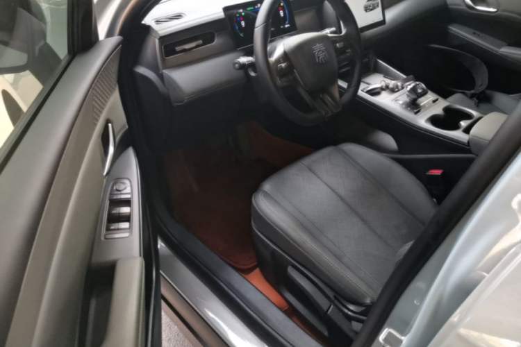 Used BYD Qin PLUS 2025 DM-i Smart Drive 55KM Leading Model Driver Seat