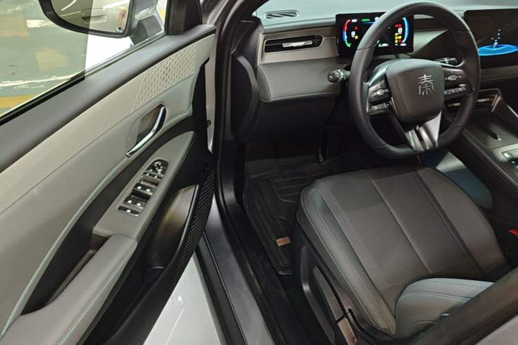 Used BYD Qin PLUS 2025 DM-i Smart Drive 55KM Leading Model Driver Seat