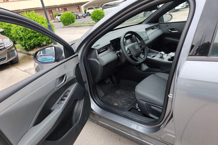 Used BYD Qin PLUS 2025 DM-i Smart Drive 55KM Leading Model Driver Seat