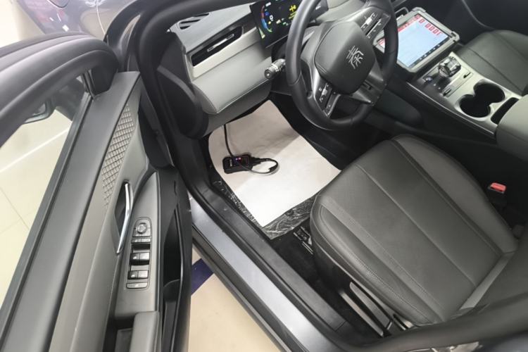 Used BYD Qin PLUS 2025 DM-i Smart Drive 55KM Leading Model Driver Seat