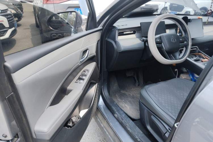 Used BYD Qin PLUS 2025 DM-i Smart Drive 55KM Leading Model Driver Seat