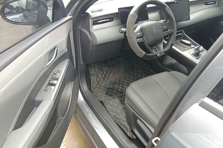 Used BYD Qin PLUS 2025 DM-i Smart Drive 55KM Leading Model Driver Seat