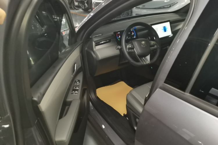 Used BYD Qin PLUS 2025 DM-i Smart Drive 55KM Leading Model Driver Seat