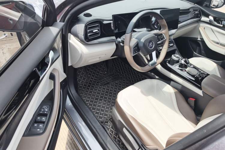Used BYD Qin PLUS 2025 DM-i Smart Drive 55KM Leading Model Driver Seat