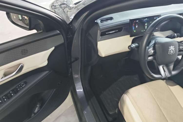 Used BYD Qin PLUS 2025 DM-i Smart Drive 55KM Leading Model Driver Seat