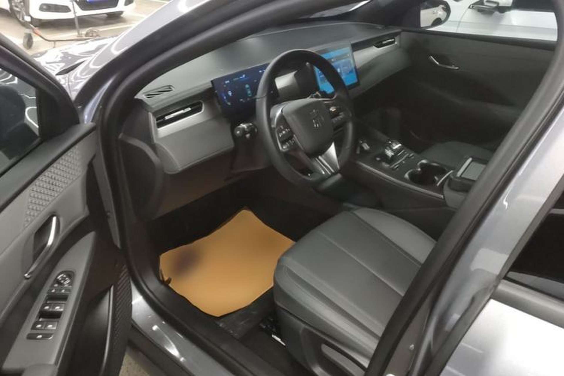 Used BYD Qin PLUS 2025 DM-i Smart Drive 55KM Leading Model Driver Seat