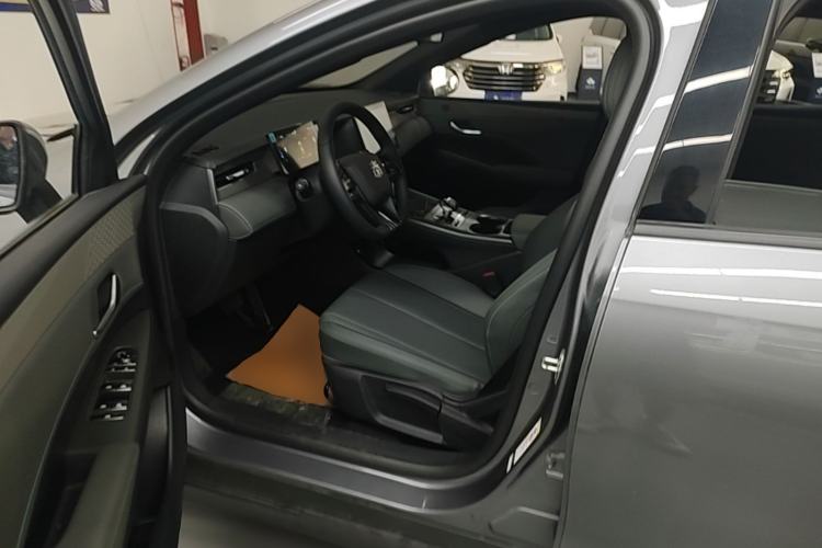Used BYD Qin PLUS 2025 DM-i Smart Drive 55KM Leading Model Driver Seat